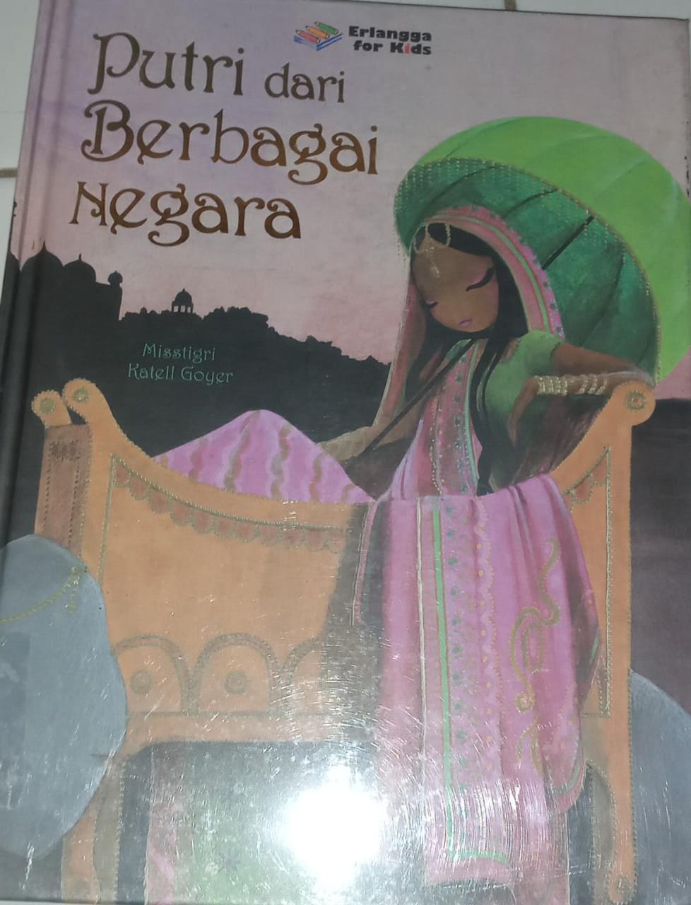 Putri dari Berbagai Negara 